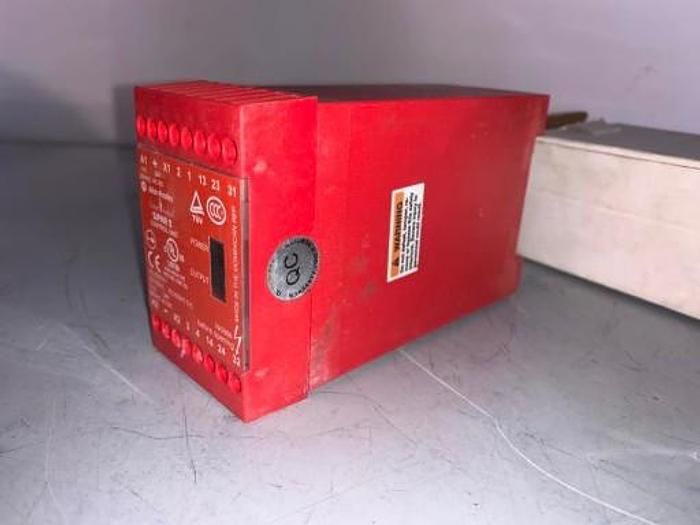 Used Non-contact safety switch, 440N, 24V A