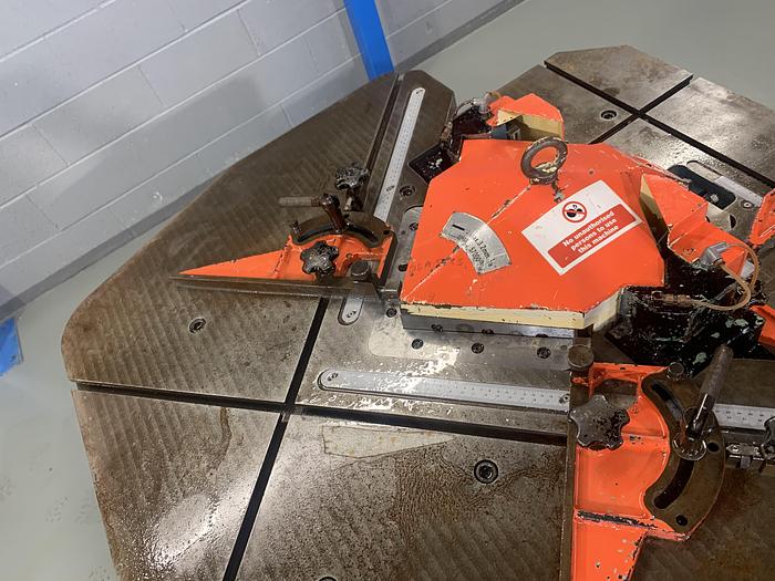 Used AMADA CSW220 station hydraulic 4mm Corner notching machine