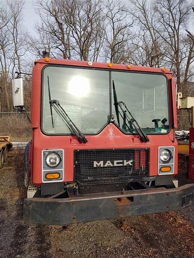 Used 1994 Mack Flatbed Water & Service Truck