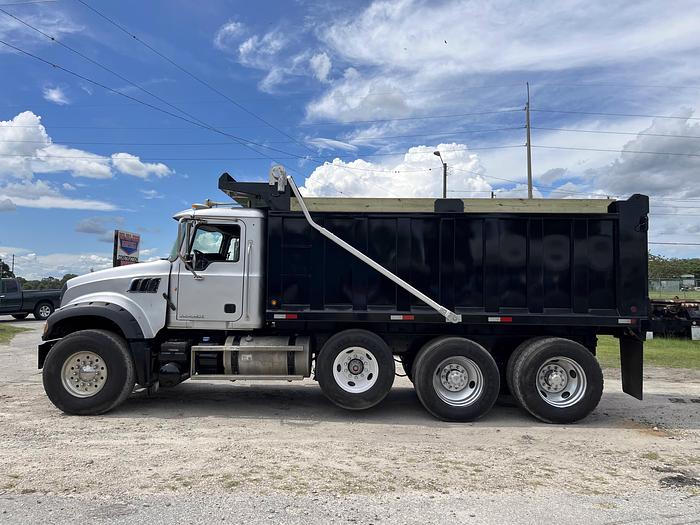 Used 2013 MACK GU173 Granite #5582