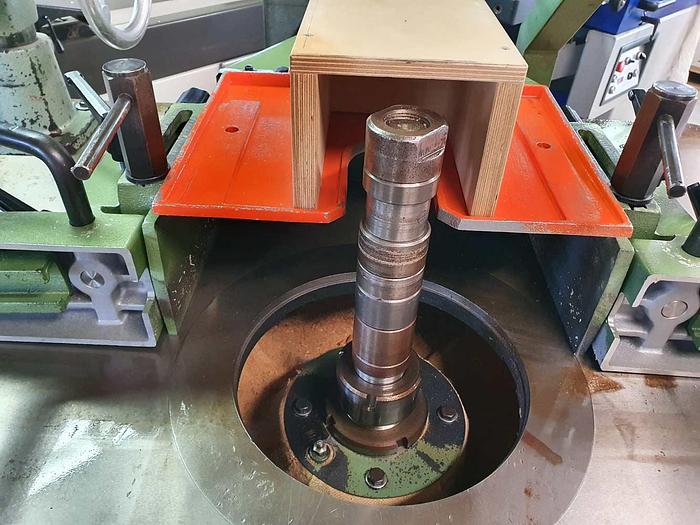 Used 1990 GRIGGIO ITALY swivel spindle milling machine model T45