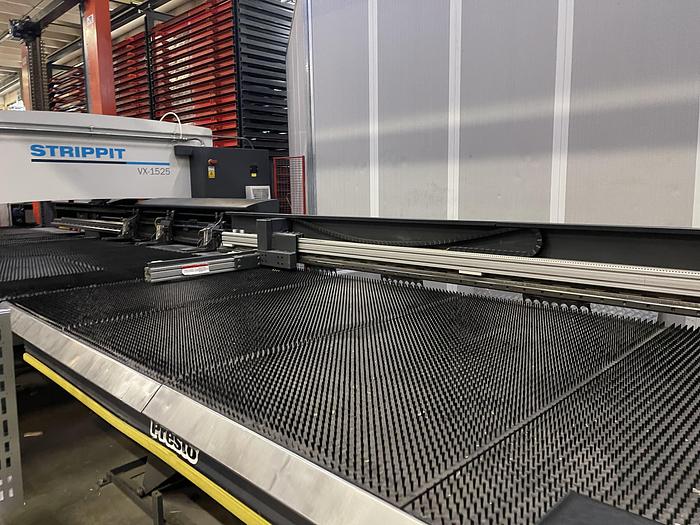 Installata Punzonatrice Cnc LVD STRIPPIT VX-1525 con Robot KUKA