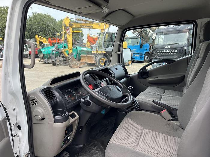 Usato 2011 NISSAN CABSTAR 35.11 CON PIATTAFORMA MULTITEL MX