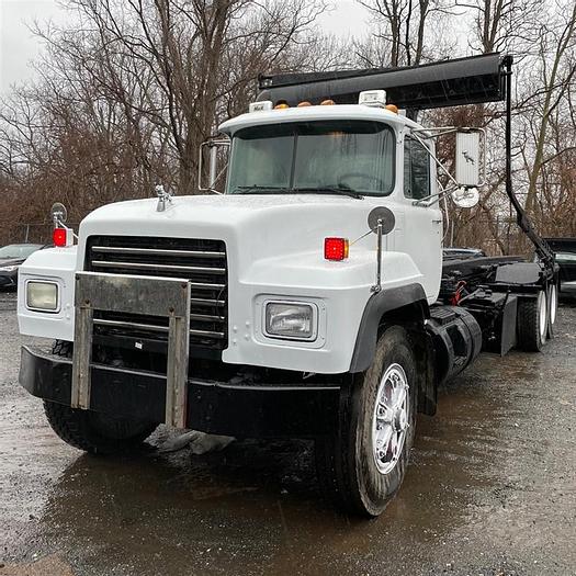 Used 1999 Mack RD 690SX Roll off