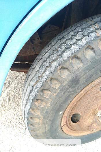 Used 1981 TOYOTA Dyna BU30 300 6 tyres truck.