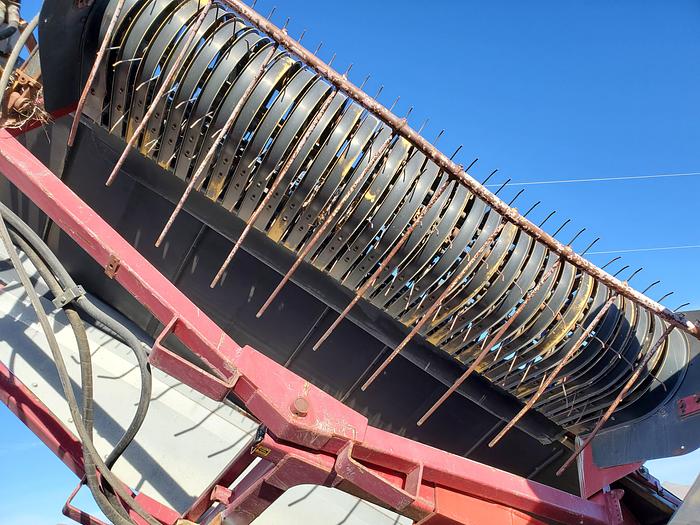 Used Oxbo 1416 Hay Merger