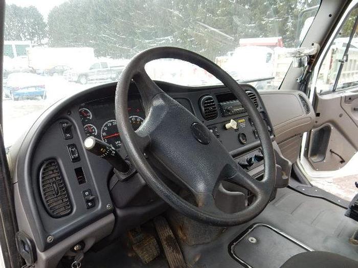 Used 2009 Freightliner M2-112V