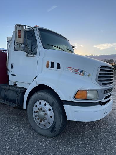 Used Item 0560 : 2004 Sterling Support Truck (4x6)