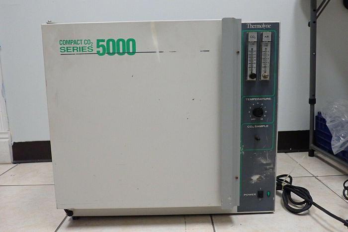 Used Barnstead Thermolyne Model I53325 Compact CO2 5000 Series Incubator