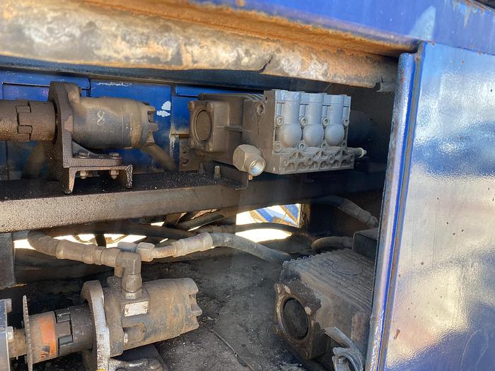 Used 2012 Kenworth Oil and lube service truck