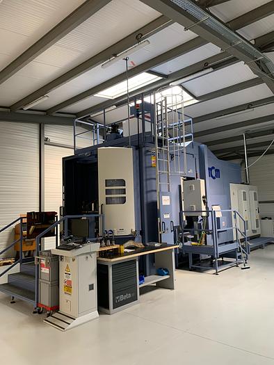 Utilisé Centre d'usinage 5 axes marque MCM