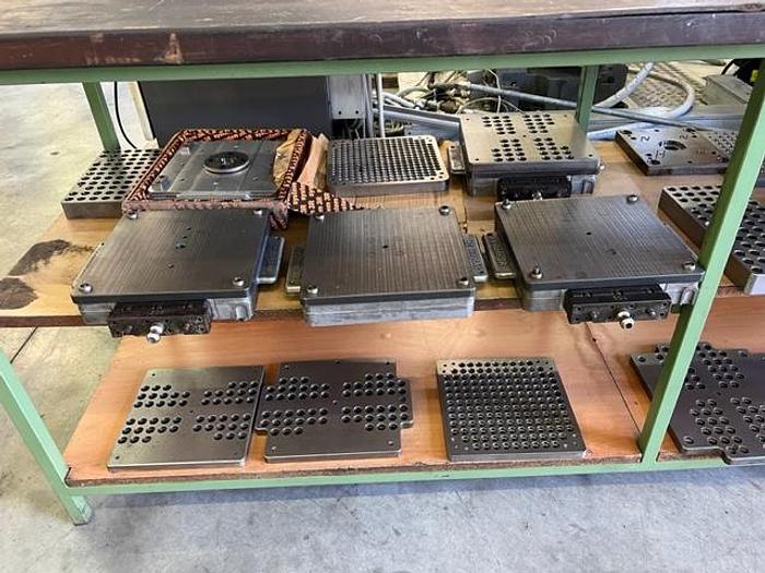 Usato CENTRO ALTA VELOCITÀ COMPLETO DI CARICO E SCARICO PEZZO E PALLET