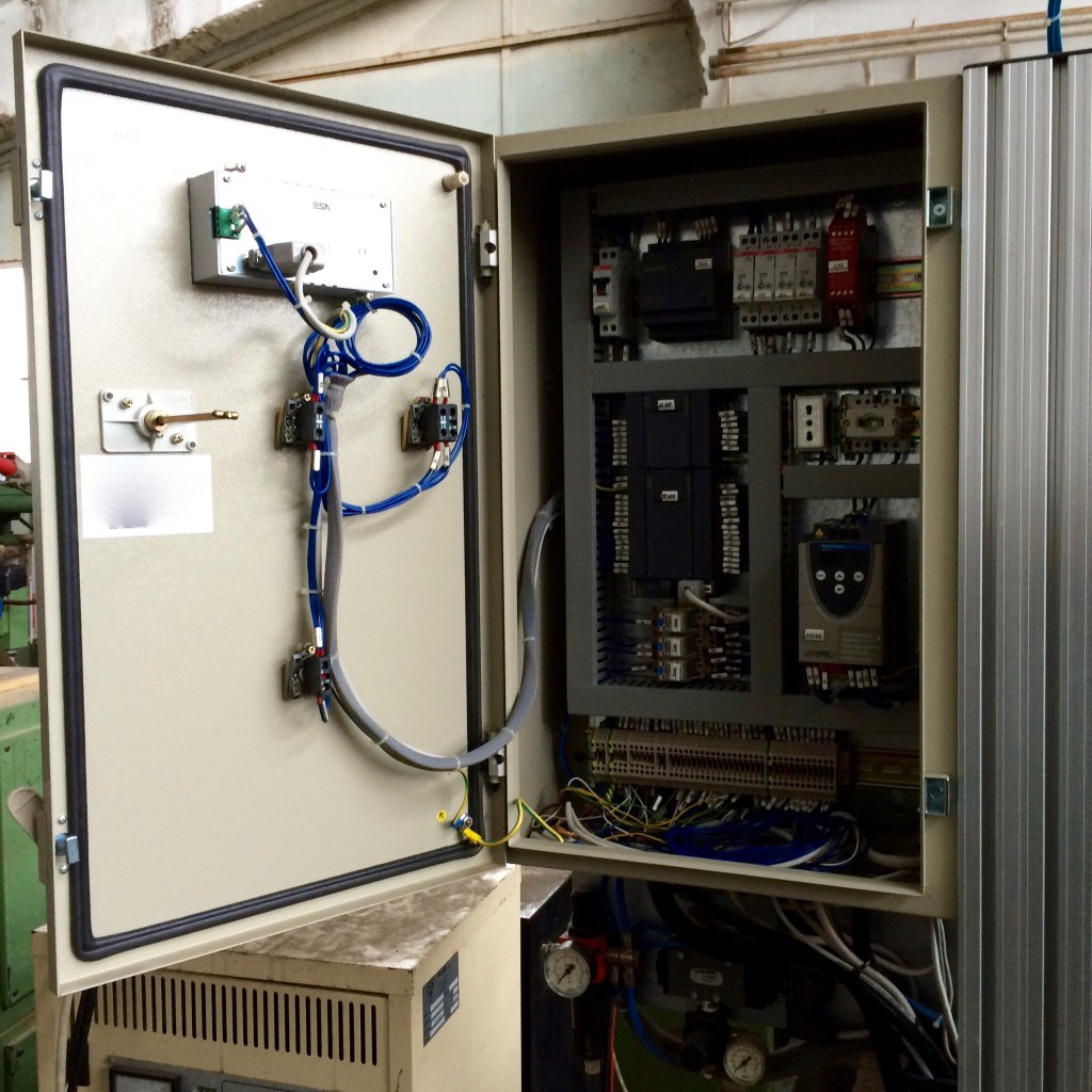 Usato 2006 Strettoio programmabile per piccoli mobili e componenti d’arredo