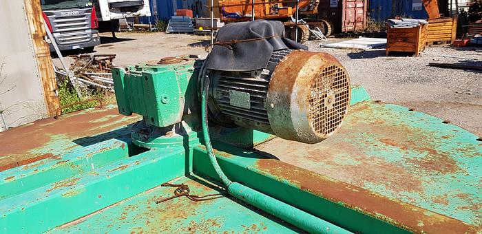 Usato MotoPompa per calcestruzzo su piattaforma, con serbatoio mescita