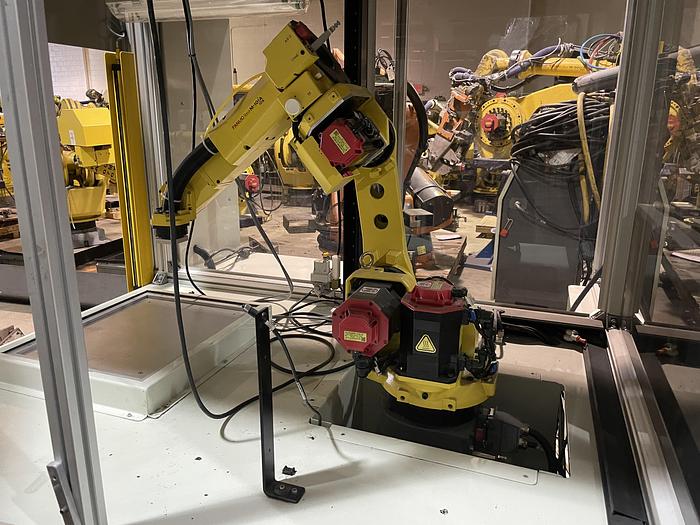 Used FANUC M10iA/10S 10KG X 1098MM H-REACH 6 AXIS ROBOTIC CELL WITH R30iA CONTROLLER