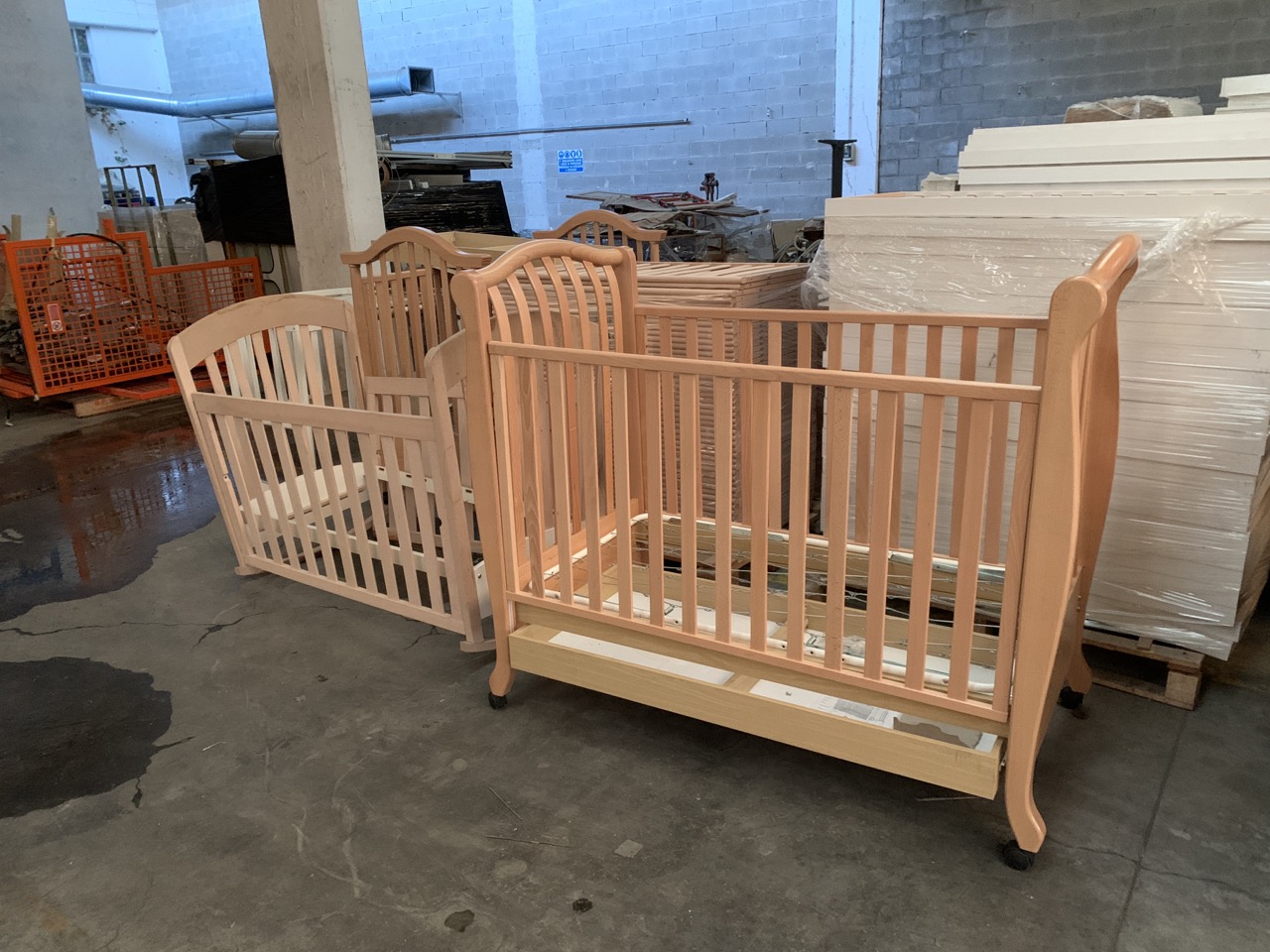 Usato Magazzino completo di una fabbrica di produzione lettini di alta qualità