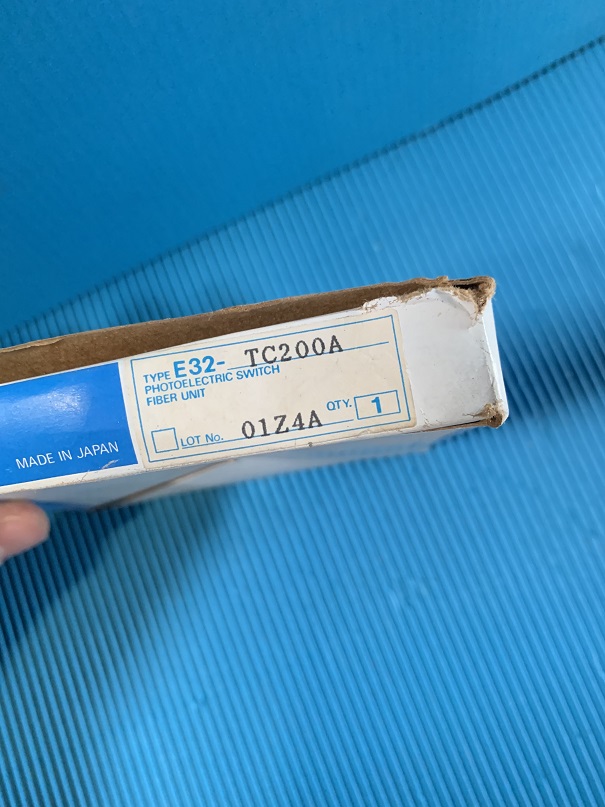 Used Omron Photoelectric Switch Fiber Unit E32-TC200A