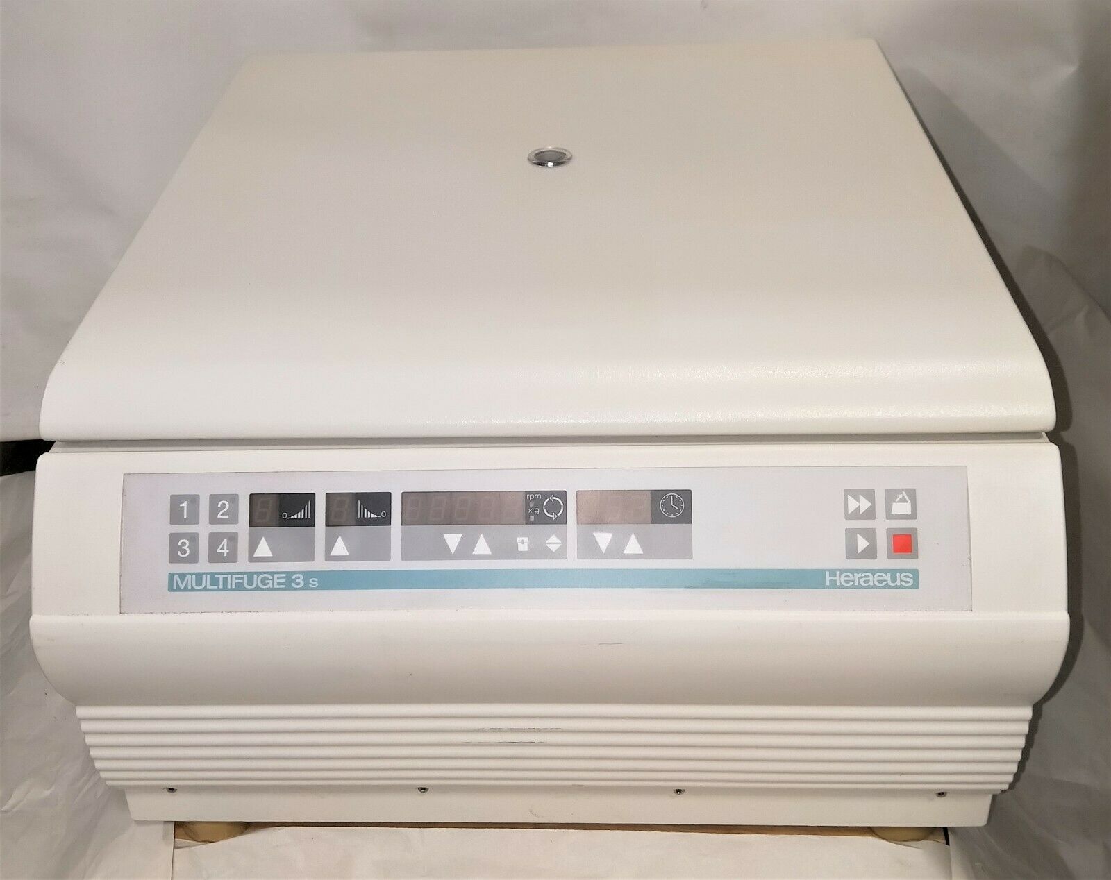 Used Heraeus Multifuge 3S Centrifuge with 4 x 750mL SwingOut Rotor for