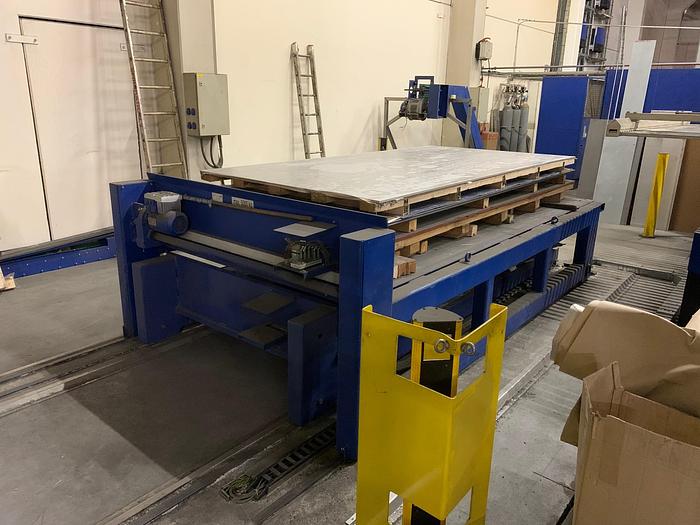 Used 2005 – TRUMPF Trumatic L3030 4KW + Liftmaster
