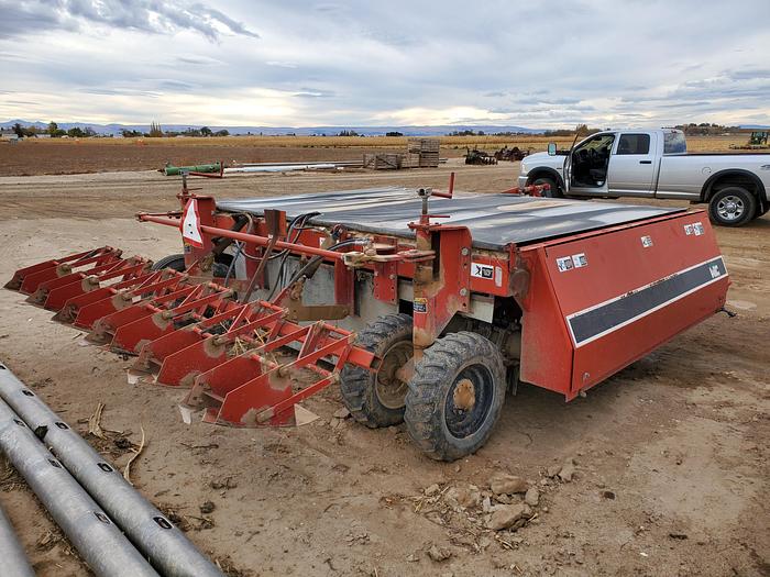 Used WIC 6 Row Beet Topper / Shredder