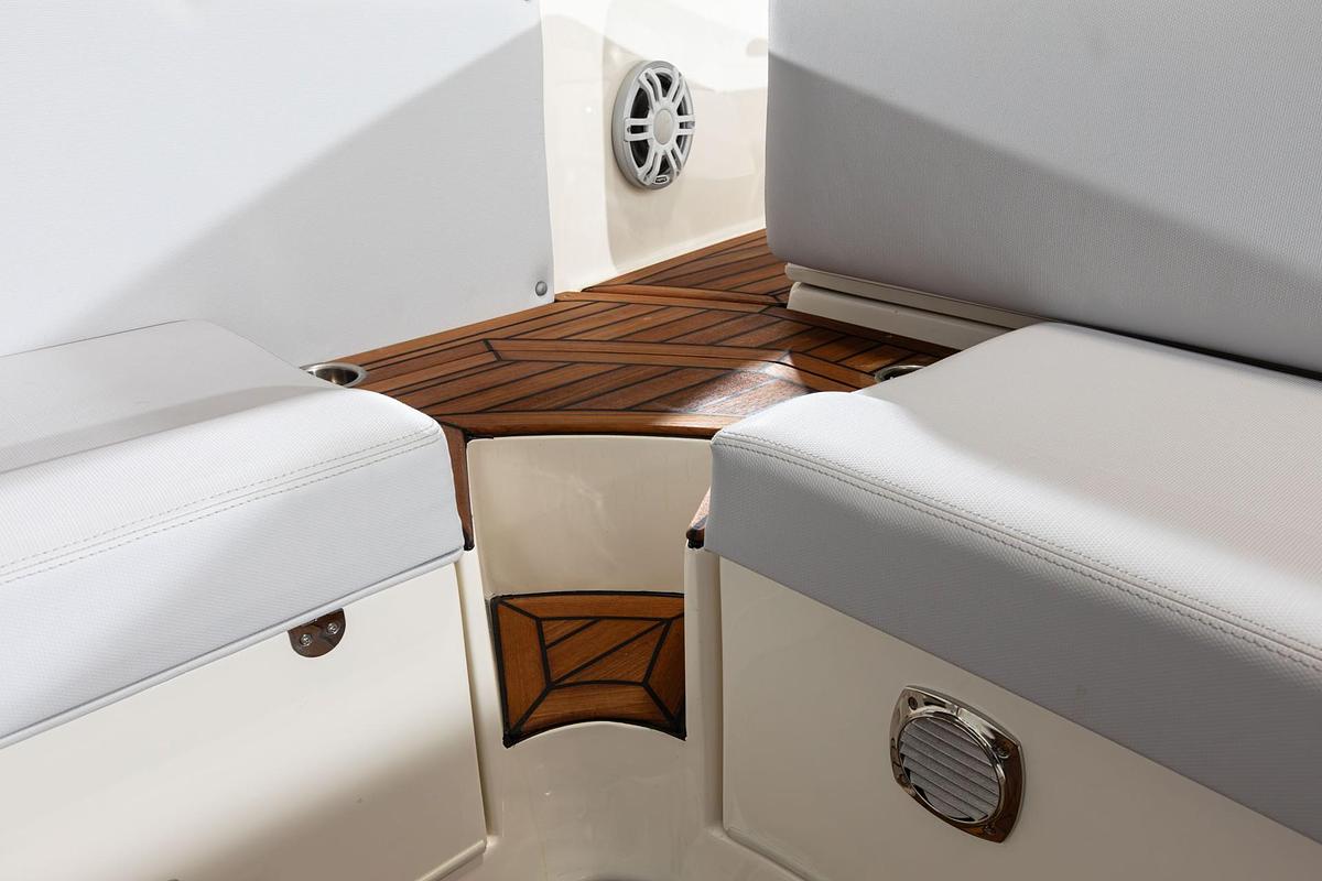 2025 Nuova Jolly Prince 38 Sport Cabin