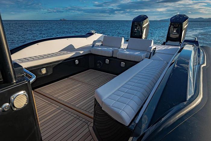 2025 Nuova Jolly Prince 43 Center Console