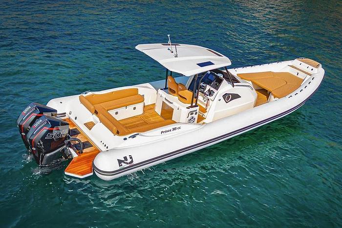 2025 Nuova Jolly Prince 38 Center Console