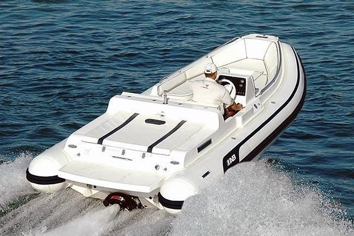 2025 AB Inflatables Nautilus 19 DLX I/O