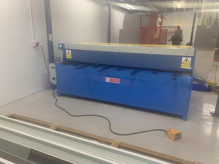 MACH- CUT MECHANICAL GUILLOTINES 2500mm x 3mm