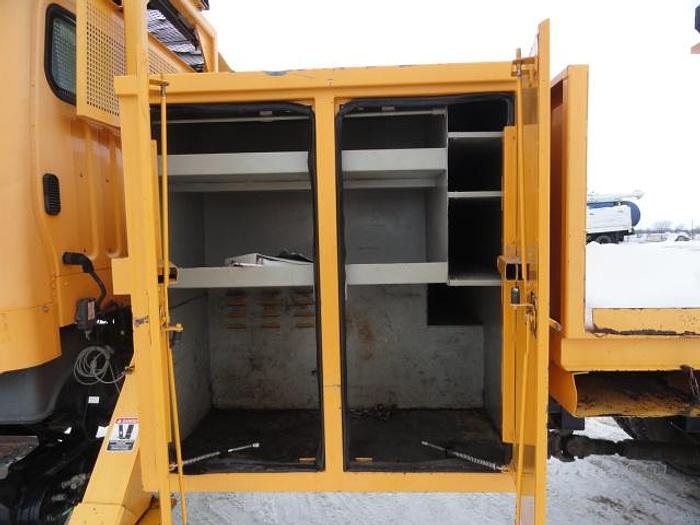Used 2007 freightliner BUSINESS CLASS M2 106