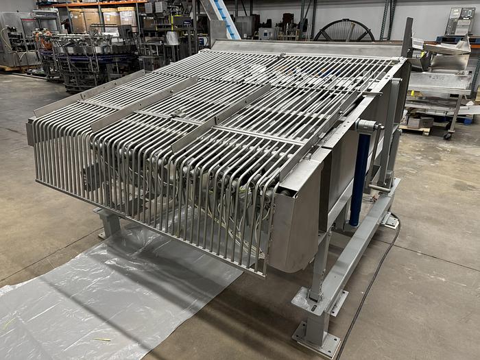 Used 1998 Hughes Equipment Co. 12 Lane Power Sweet Corn Husker & Vibratory Feeder 032-4941D