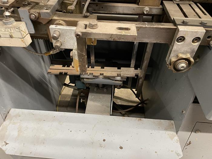 Used 1989 BURT  408D Hydraulic Roll Through Labeler