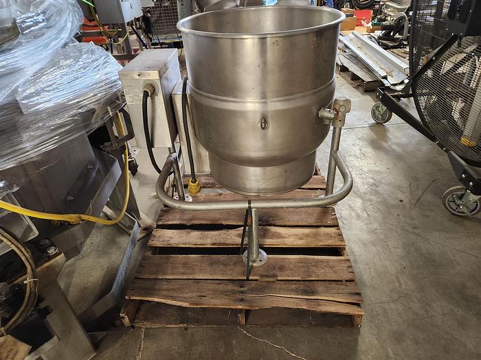 Used 1998 Crown Food Service Equipment Tilt Kettle ELT-40