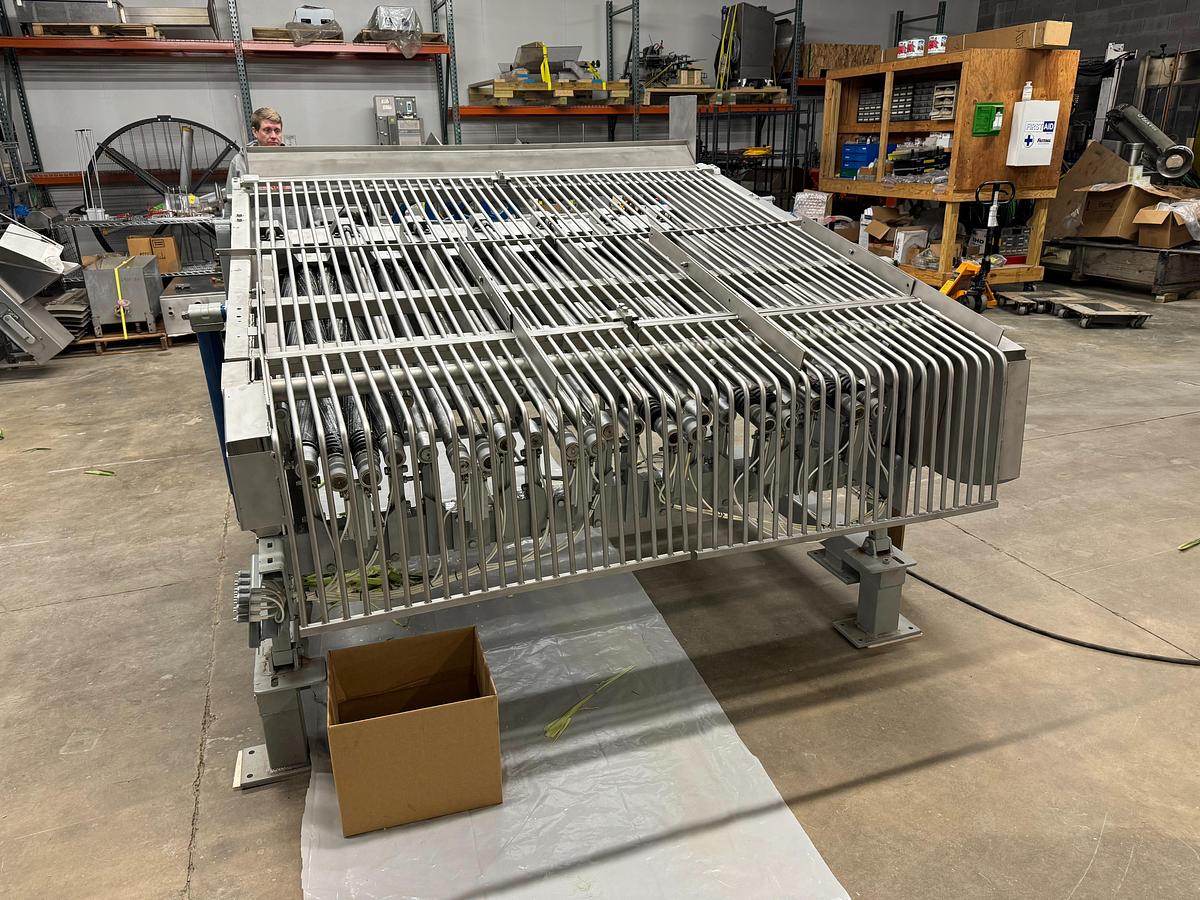 Used 1998 Hughes Equipment Co. 12 Lane Power Sweet Corn Husking Machine For Sale & Vibratory Feeder 032-4941D