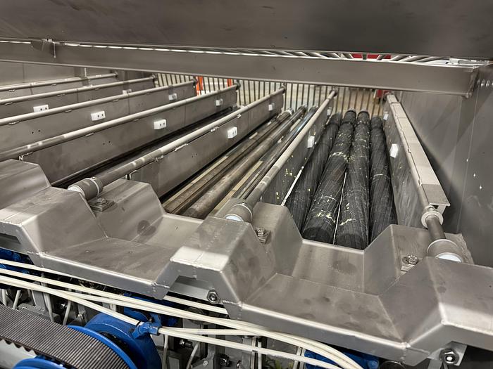 Used 1998 Hughes Equipment Co. 12 Lane Power Sweet Corn Husker & Vibratory Feeder 032-4941D