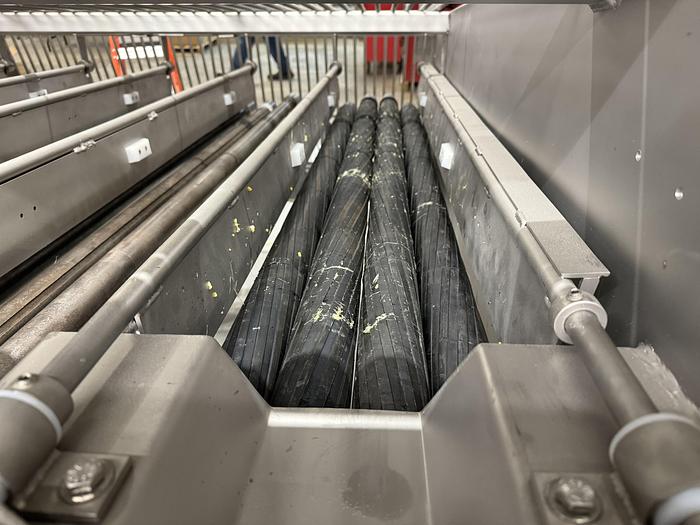 Used 1998 Hughes Equipment Co. 12 Lane Power Sweet Corn Husker & Vibratory Feeder 032-4941D