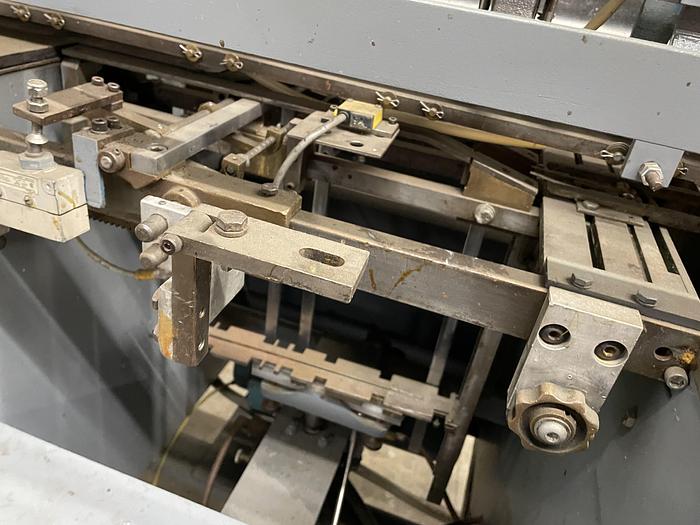 Used 1989 BURT  408D Hydraulic Roll Through Labeler