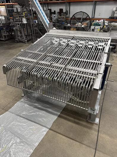 Used 1998 Hughes Equipment Co. 12 Lane Power Sweet Corn Husker & Vibratory Feeder 032-4941D