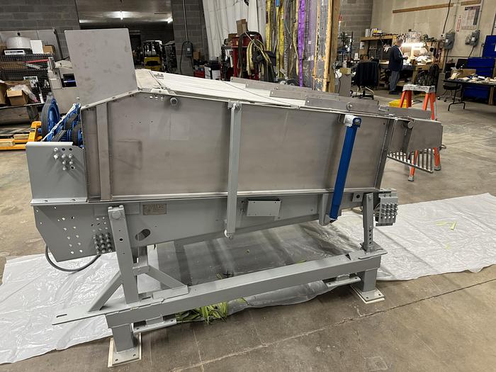 Used 1998 Hughes Equipment Co. 12 Lane Power Sweet Corn Husker & Vibratory Feeder 032-4941D