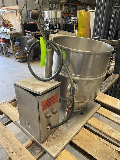 Used Groen Electric 10 Gallon Tilt Kettle