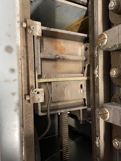 Used 1989 BURT  408D Hydraulic Roll Through Labeler