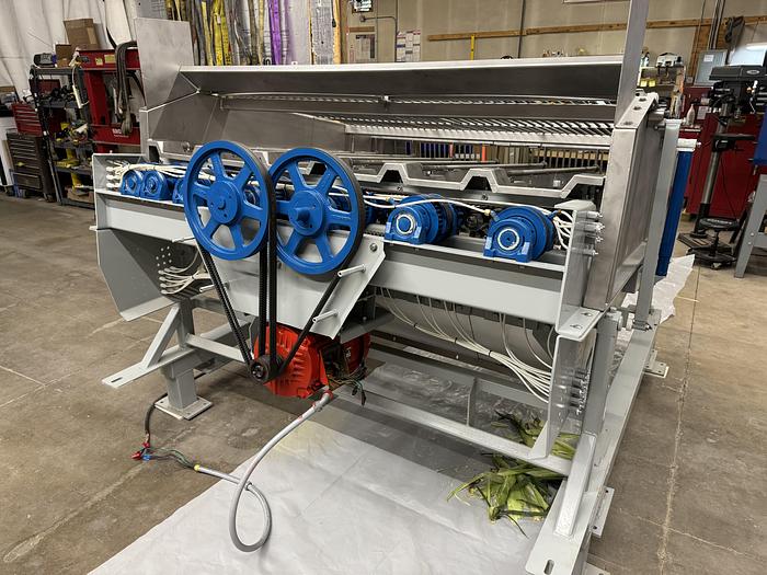 Used 1998 Hughes Equipment Co. 12 Lane Power Sweet Corn Husker & Vibratory Feeder 032-4941D