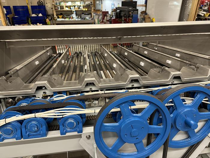 Used 1998 Hughes Equipment Co. 12 Lane Power Sweet Corn Husker & Vibratory Feeder 032-4941D