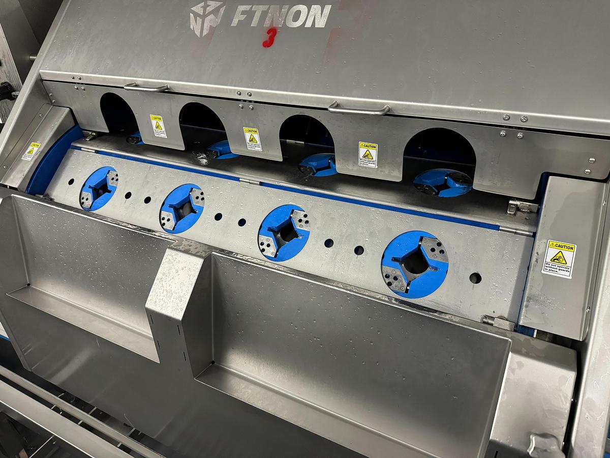 Used Sweet Bell Pepper Coring Machine | 2017 JBT FINTON