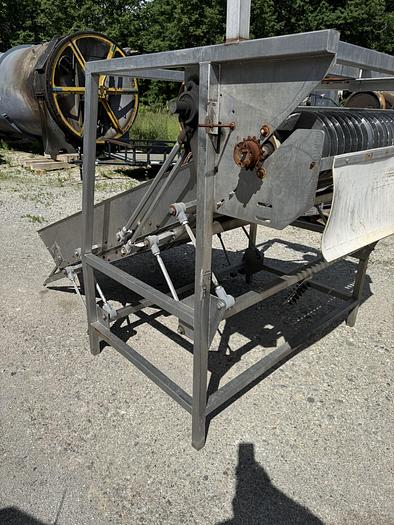 Used Magnuson Engineering Shufflo Feeder and Slicer 54" Wide