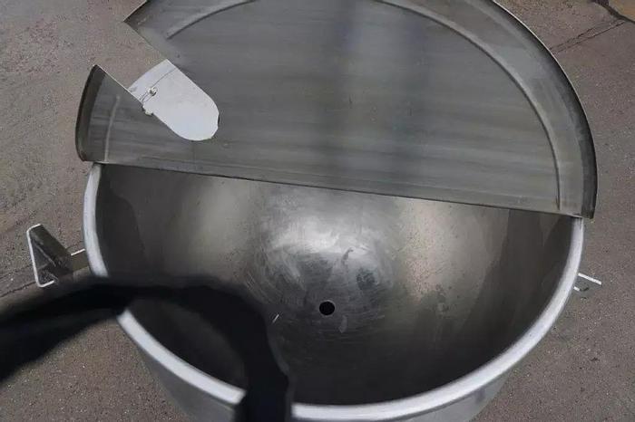 Used HAMILTON 250 GAL "DIRECT" STEAM KETTLE, #316 S/S COOK SURFACE, 90 PSI @ 350 DEGREES F, S/S SPLIT COVER (#824C)