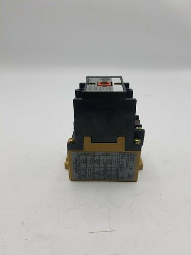 Used ALLEN BRADLEY AC RELAY 700-P400A1 SER B