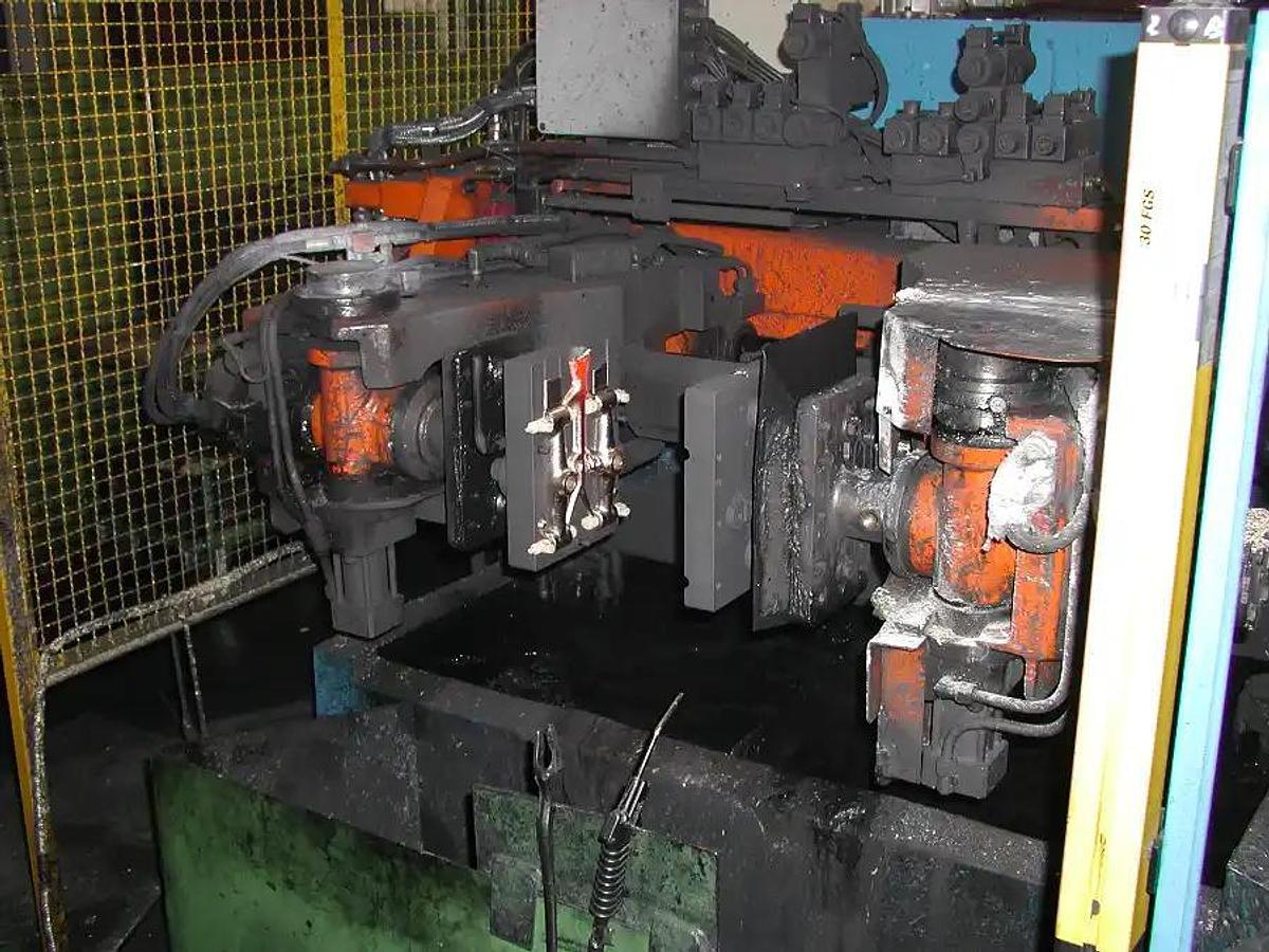 Usato Punto di colata Automatico per Ottone con 2 P2 lineari – Solo colata Frontale