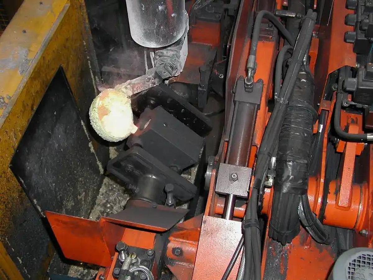 Usato Punto di colata Automatico per Ottone con 2 P2 lineari – Solo colata Frontale