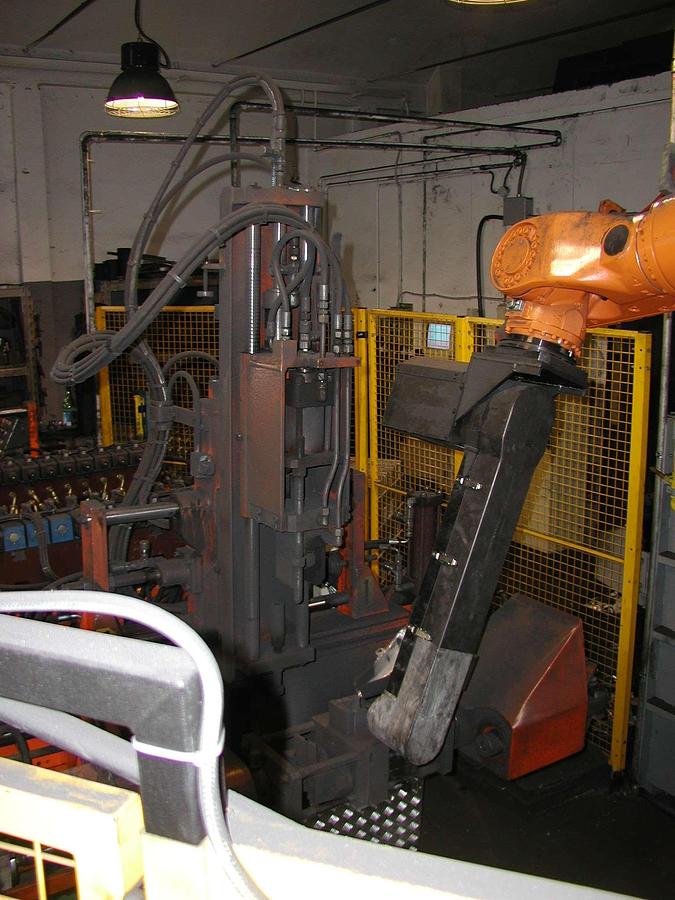 Used Double Rotary Machine with Upper Equipment and Casting Robot